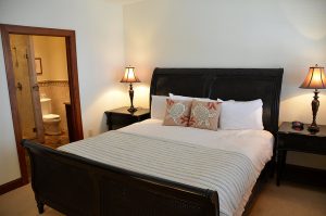 Suite bedroom with beach theme